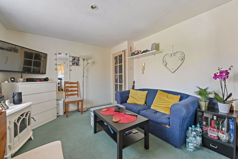 1 bed flat for sale in Chartwell Close, Greenford UB6, £199,950