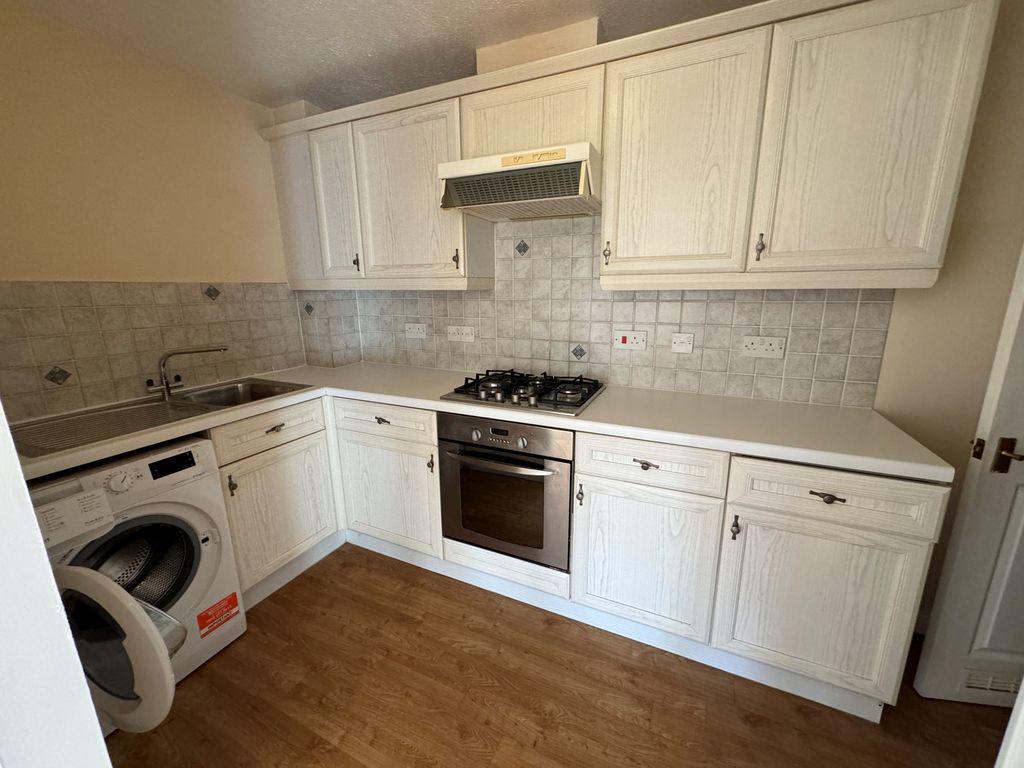 1 bed flat to rent in St. Lukes Square, Guildford GU1, £1,295 pcm