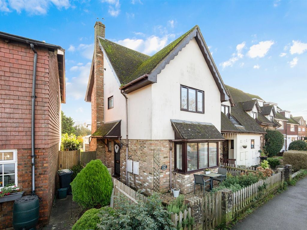 2 bed mews house for sale in Walton Street, Walton On The Hill, Tadworth KT20, £495,000