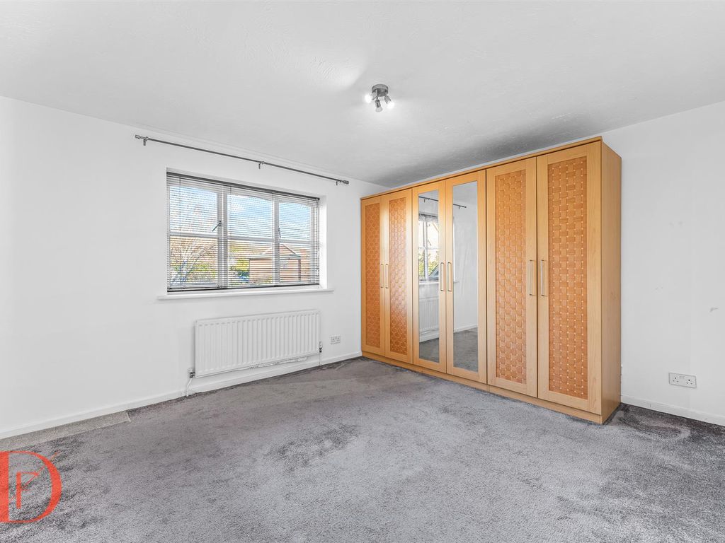 1 bed flat for sale in The Croft, Loughton IG10, £230,000