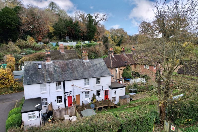 2 bed cottage for sale in Lower Eashing, Godalming GU7, £385,000