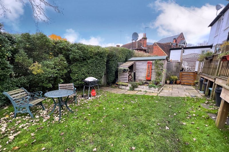 2 bed cottage for sale in Lower Eashing, Godalming GU7, £385,000
