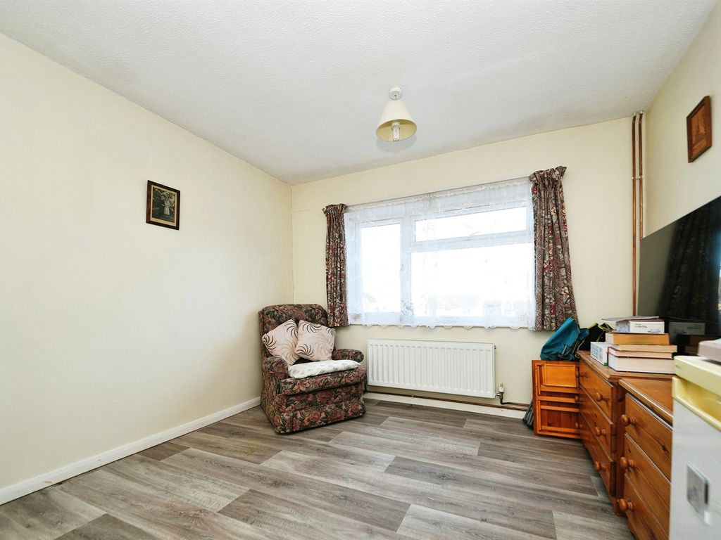 2 bed flat for sale in Hawthorns, King's Lynn PE30, £125,000