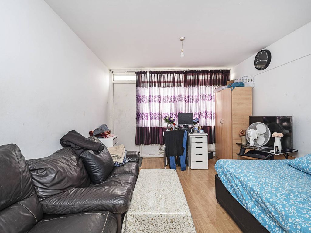 2 bed flat for sale in Coventry Road, Tower Hamlets, London E1, £280,000