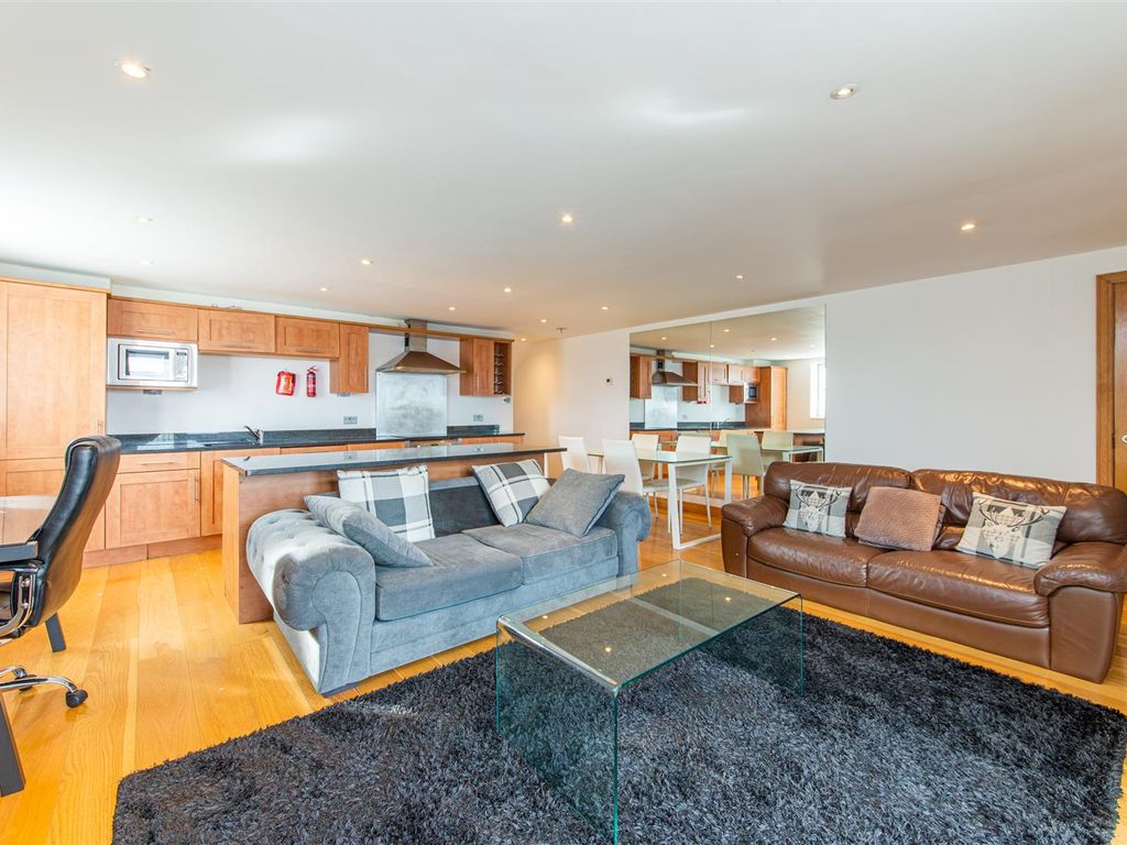 2 bed flat to rent in Murton House, Grainger Street, Newcastle Upon Tyne NE1, £2,000 pcm