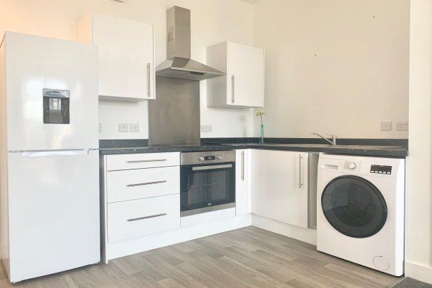 2 bed flat to rent in Pelham Road, Nottingham NG5, £1,050 pcm