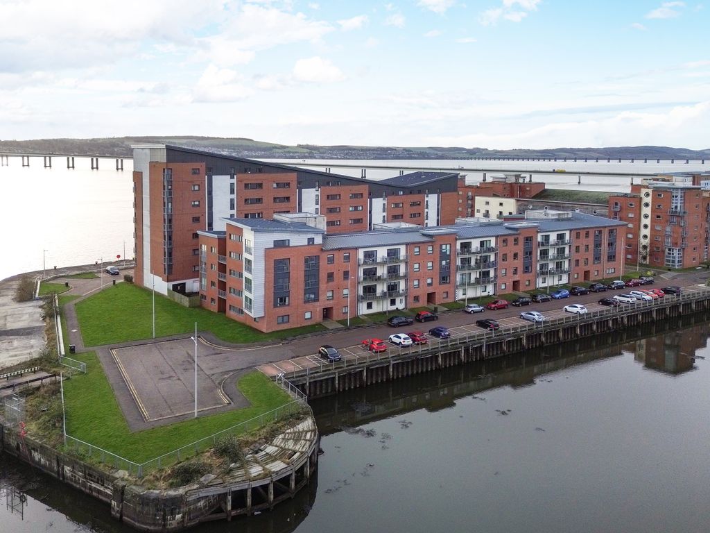 3 bed flat for sale in South Victoria Dock Road, Dundee DD1, £210,000