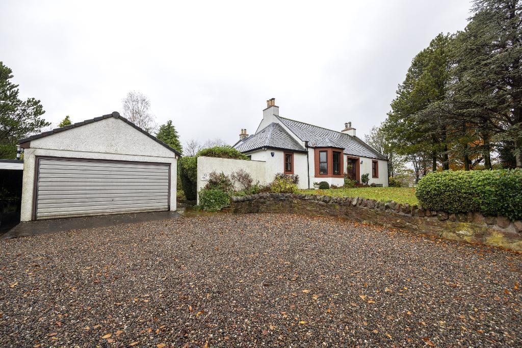 5 bed detached house for sale in Cash Feus, Strathmiglo, Fife KY14, £394,995