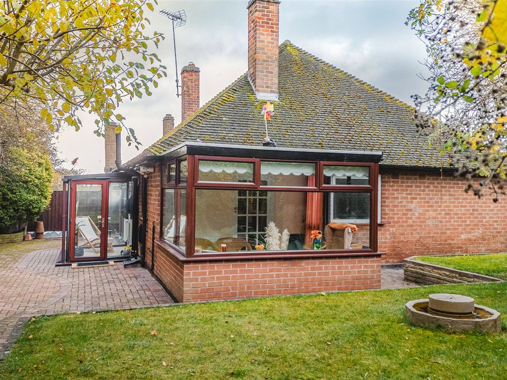 2 bed bungalow for sale in Snow Hill, Leicester, Leicestershire LE4, £290,000
