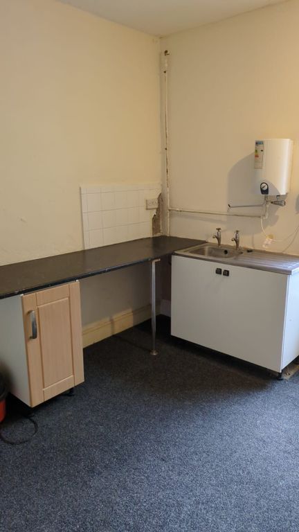 Room to rent in Trevelyan Terrace, High Street, Bangor LL57, £400 pcm