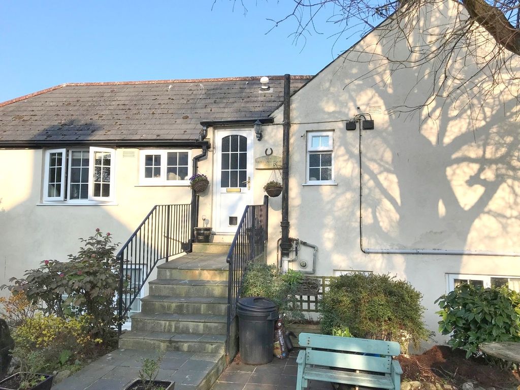 2 bed flat for sale in The Street, Bridport DT6, £239,000