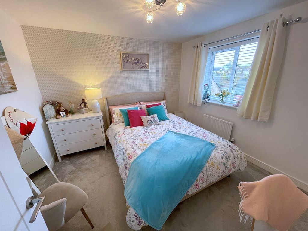 4 bed detached house for sale in Bishop Close, Burton-On-Trent DE13, £375,000