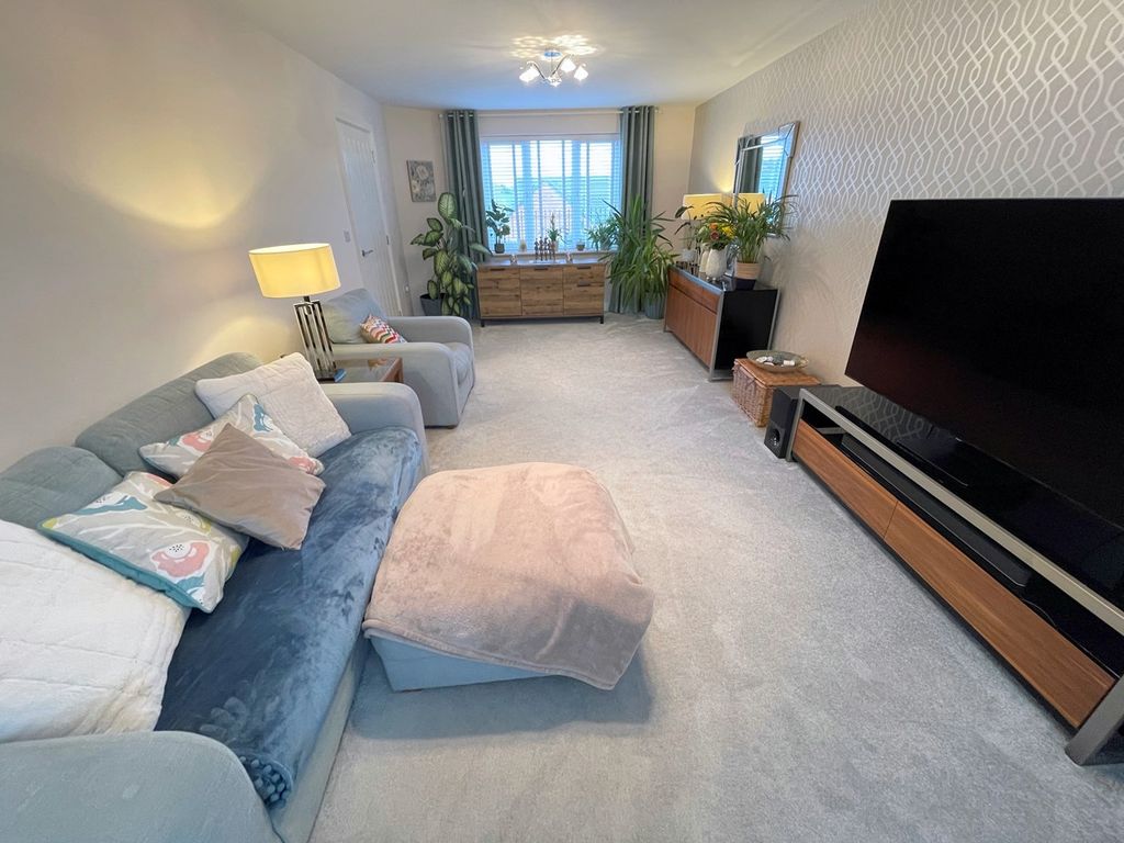 4 bed detached house for sale in Bishop Close, Burton-On-Trent DE13, £375,000
