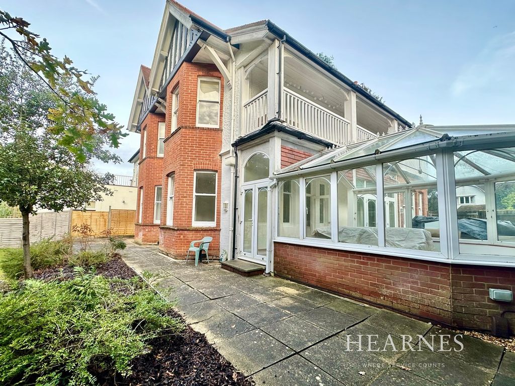 2 bed flat for sale in St Anthonys Road, Bournemouth BH2, £550,000