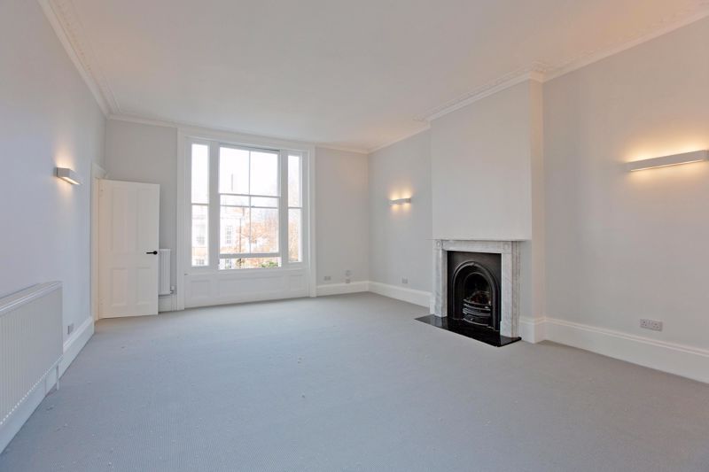 2 bed flat to rent in Rosslyn Hill, London NW3, £3,358 pcm