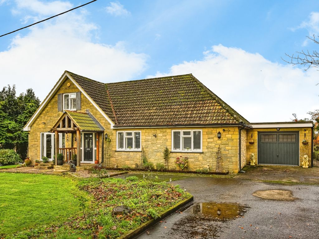4 bed bungalow for sale in Old Park, Devizes SN10, £800,000