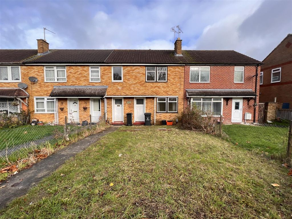 3 bed terraced house for sale in Queens Drive, Swindon SN3, £145,000