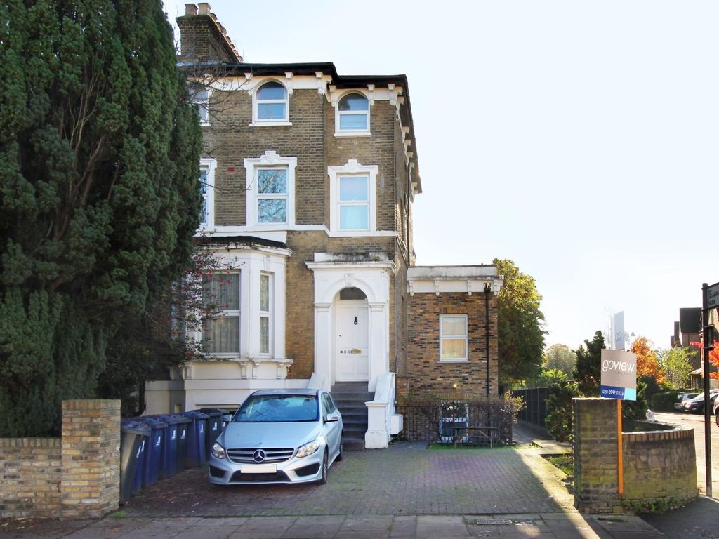 2 bed flat for sale in Grange Road, London W5, £525,000