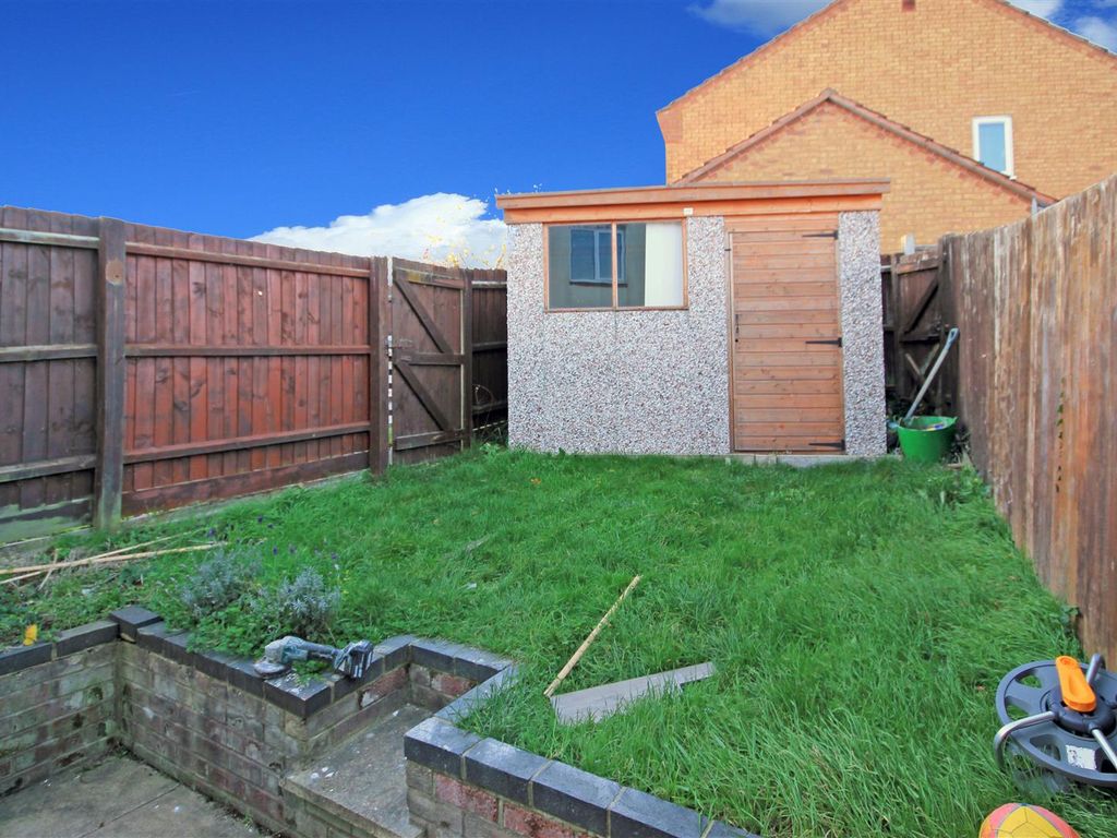 3 bed semi-detached house for sale in Foxglove Close, Rushden NN10, £249,950