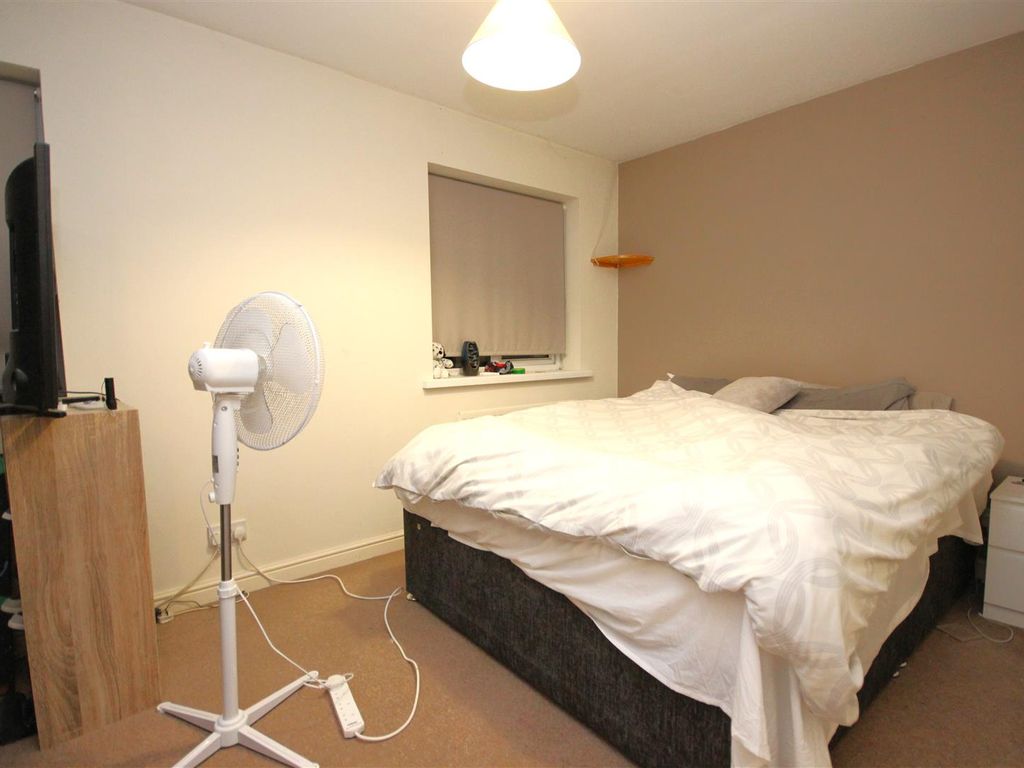 3 bed semi-detached house for sale in Foxglove Close, Rushden NN10, £249,950