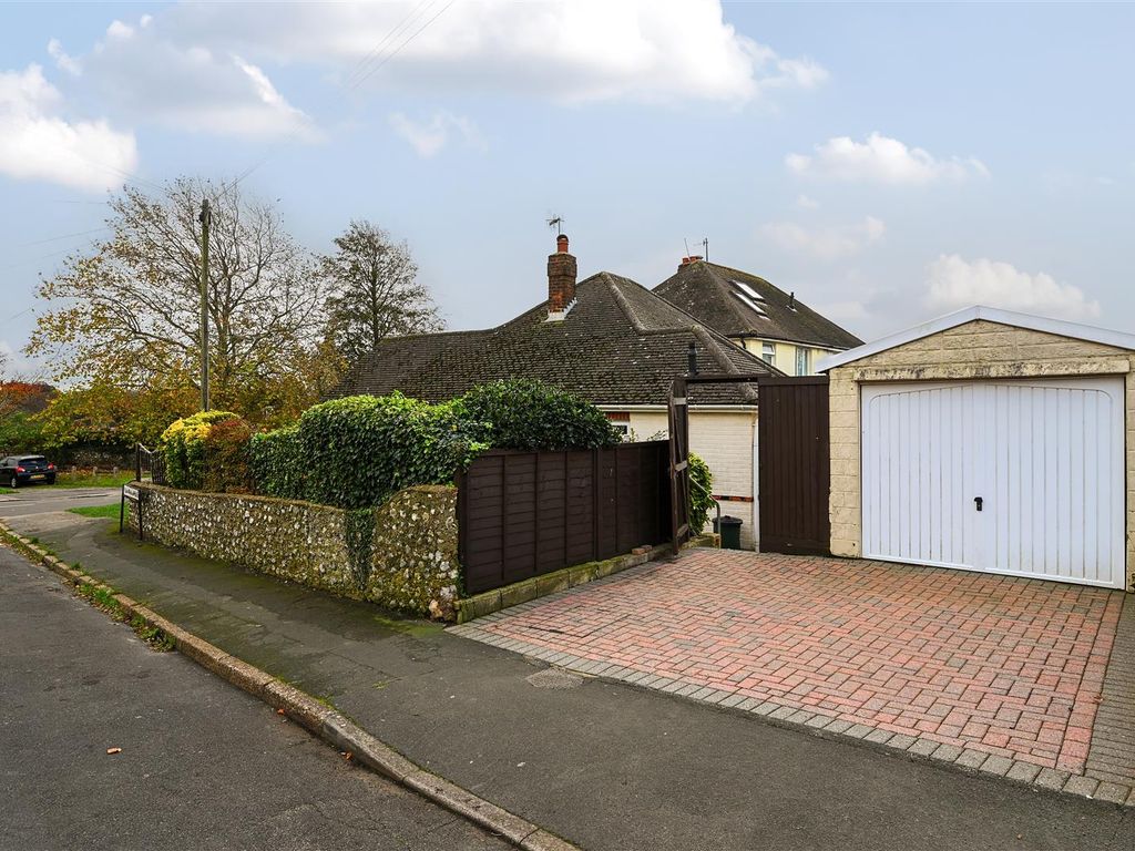 2 bed detached bungalow for sale in Mile Oak Road, Portslade, Brighton BN41, £400,000