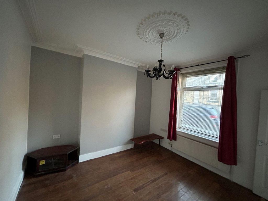 2 bed end terrace house for sale in Bath Place, Halifax HX3, £112,000