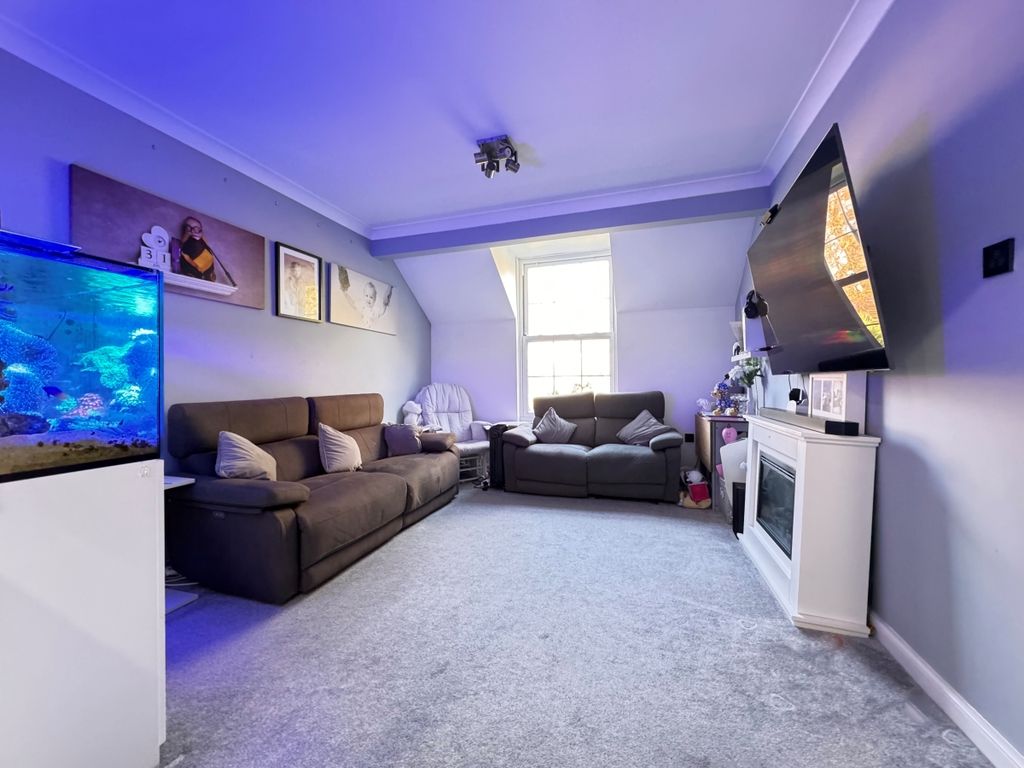 3 bed flat to rent in Sarre Court, Sarre, Birchington CT7, £1,150 pcm