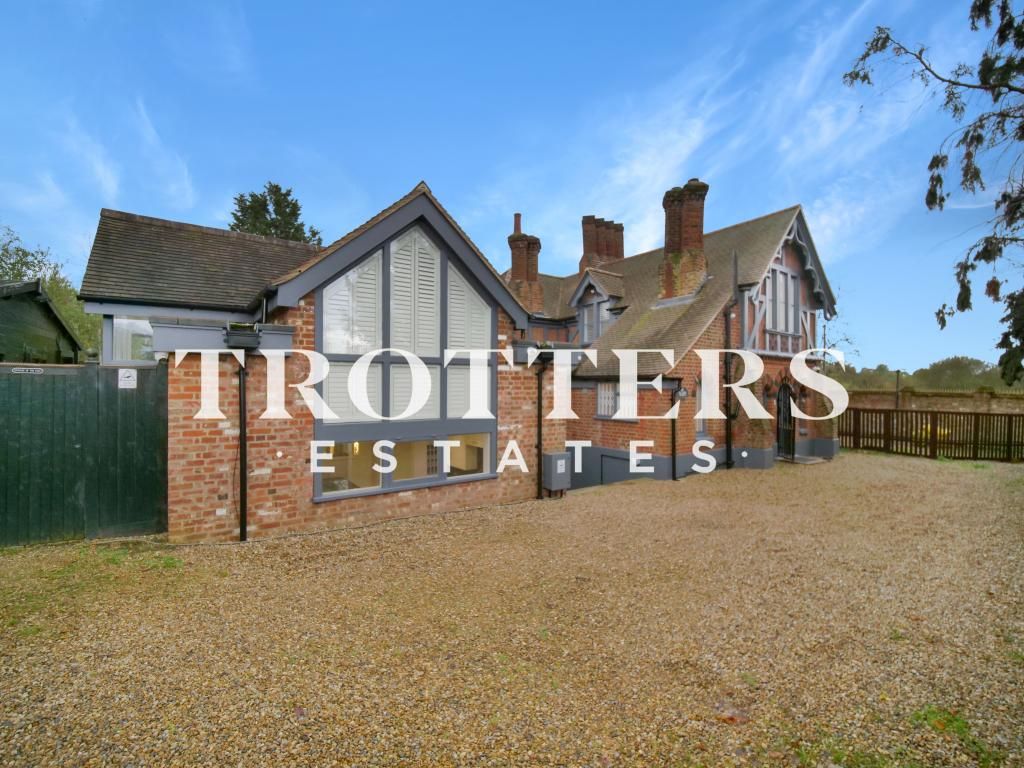 3 bed detached house to rent in The Lodge, Horseshoe Hill, Waltham Abbey, Essex EN9, £4,950 pcm