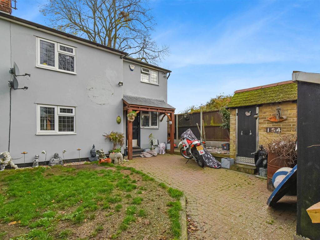 3 bed cottage for sale in Church Street, Bocking, Braintree CM7, £290,000