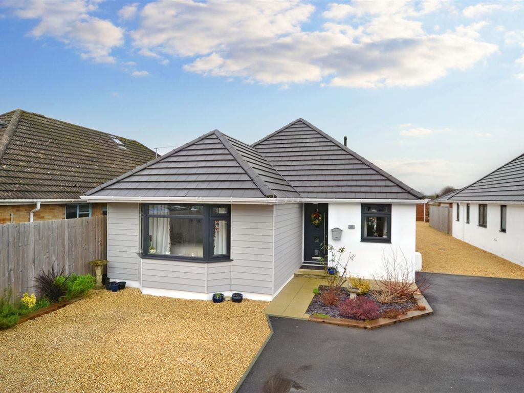 3 bed bungalow for sale in Green Lane, Crossways, Dorchester DT2, £400,000