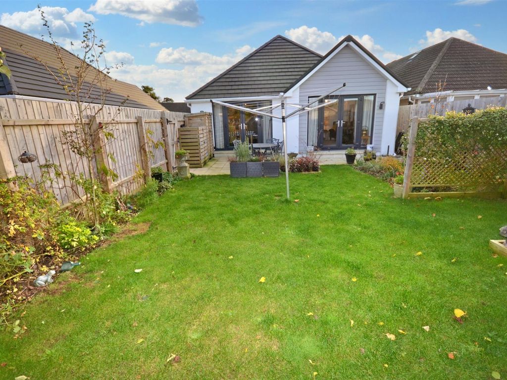 3 bed bungalow for sale in Green Lane, Crossways, Dorchester DT2, £400,000