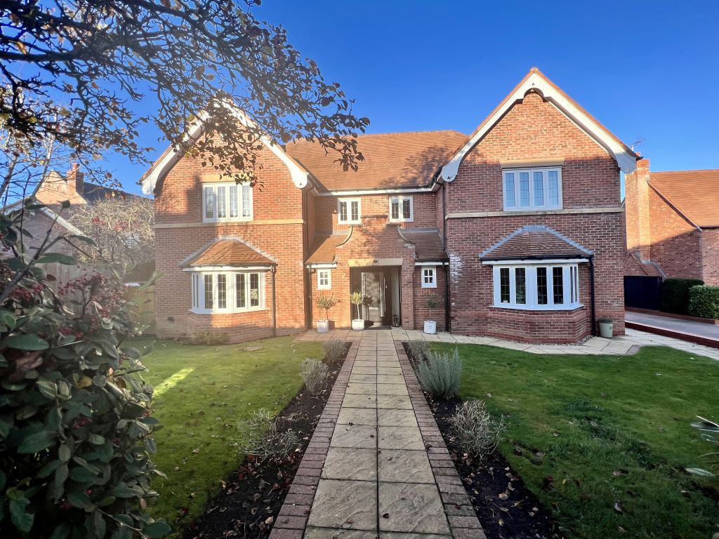 4 bed detached house for sale in Kendal Way, Crewe CW2, £899,000