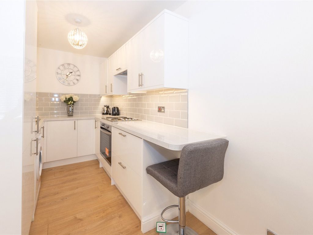 1 bed flat for sale in Telscombe Way, Luton, Bedfordshire LU2, £194,950