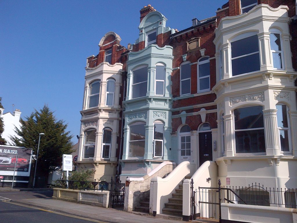 2 bed flat to rent in Victoria Road North, Southsea PO5, £1,050 pcm