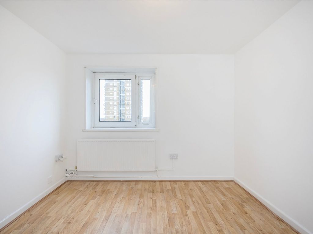 2 bed flat for sale in Candy Street, London E3, £260,000