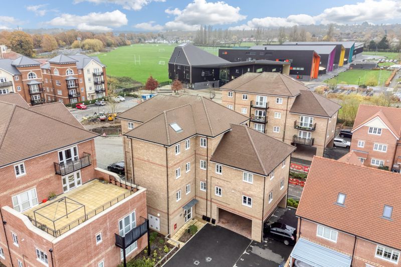 1 bed flat for sale in Bell Farm Way, Hersham, Walton-On-Thames KT12, £290,000