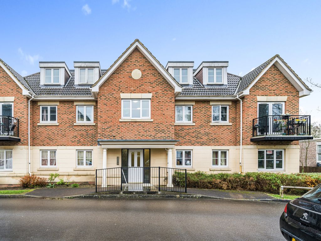 1 bed flat for sale in Meadow House, Toad Lane, Camberley, Surrey GU17, £82,400