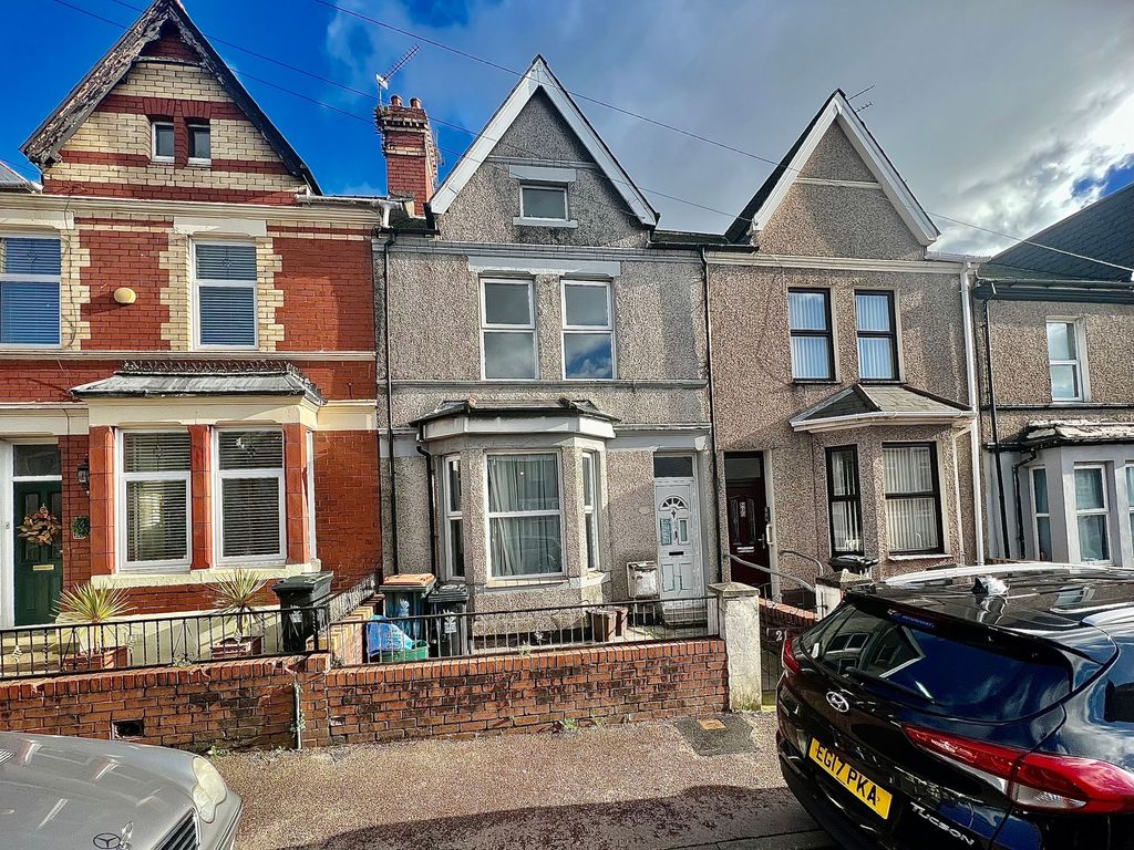 3 bed terraced house for sale in Caerleon Road, Newport NP19, £145,000