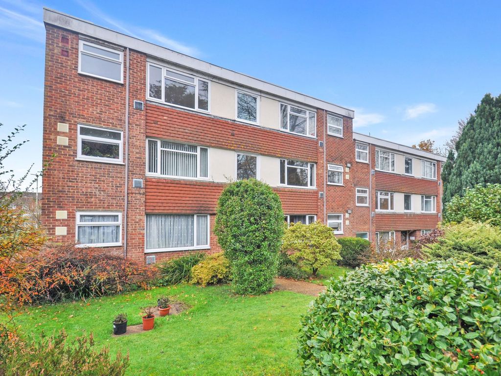 2 bed flat for sale in Cheviot Way, Ashford TN24, £185,000