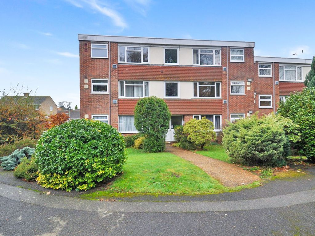 2 bed flat for sale in Cheviot Way, Ashford TN24, £185,000