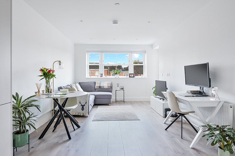 1 bed flat for sale in Eden Place, Oxted RH8, £350,000