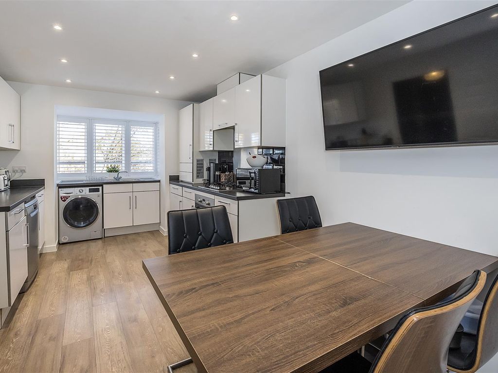 4 bed property for sale in Ellingham View, Dartford DA1, £475,000