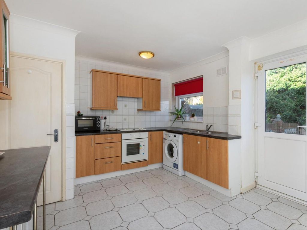 2 bed terraced house for sale in Rutland Close, Dartford DA1, £350,000
