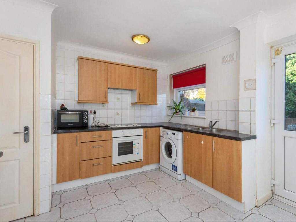 2 bed terraced house for sale in Rutland Close, Dartford DA1, £350,000