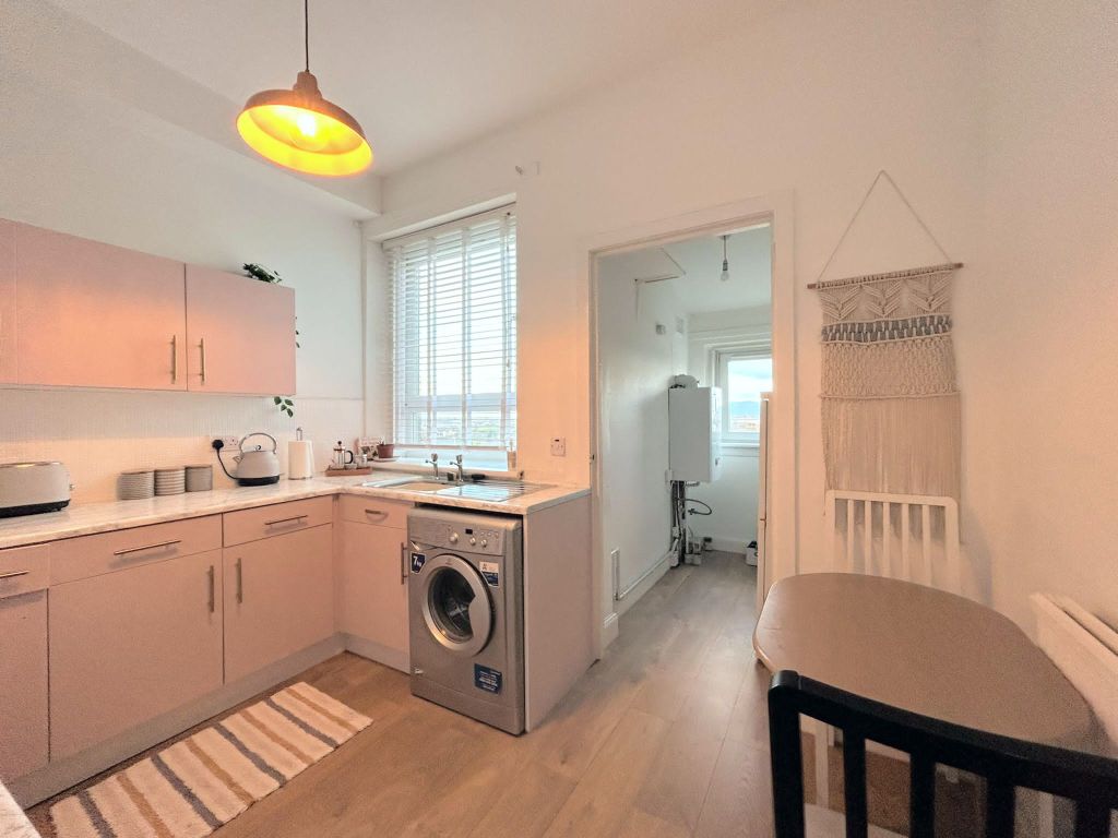 2 bed flat for sale in Mary Street, Lauriston FK2, £84,995