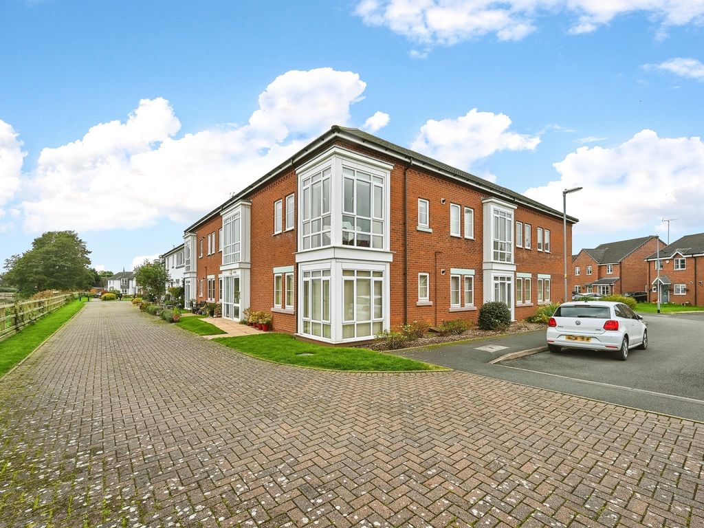 1 bed flat for sale in Castlemill Close, Weston, Stafford ST18, £115,000