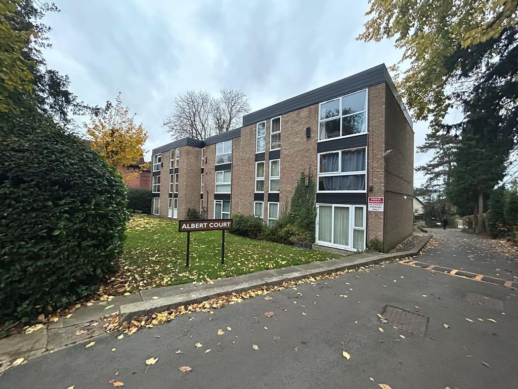 1 bed flat for sale in Stoneygate Road, Leicester LE2, £127,500