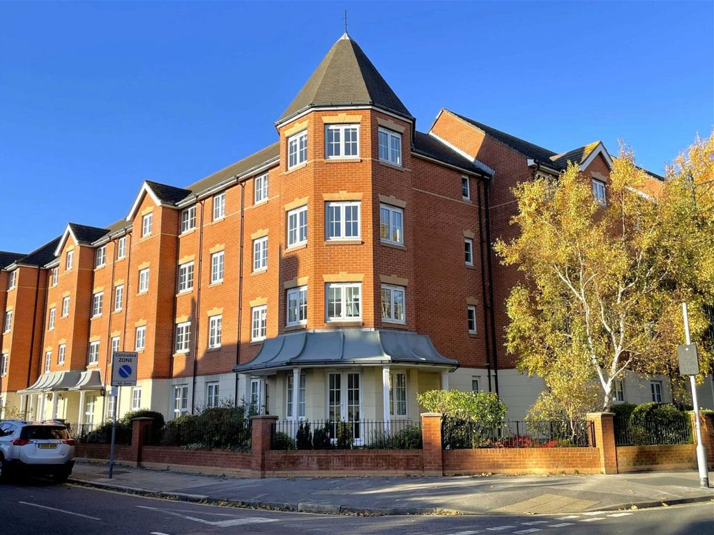 1 bed flat for sale in Holmbush Court, Queens Crescent, Southsea PO5, £139,500