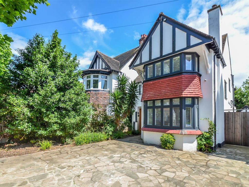 5 bed detached house for sale in Preston Road, Westcliff-On-Sea SS0, £800,000