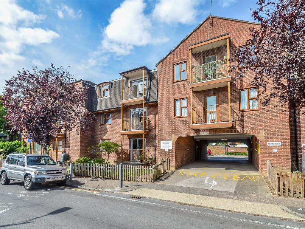 1 bed flat for sale in Chalkwell Park Drive, Leigh-On-Sea SS9, £175,000